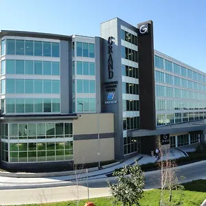 The Grand Airport By Lakeview Canada